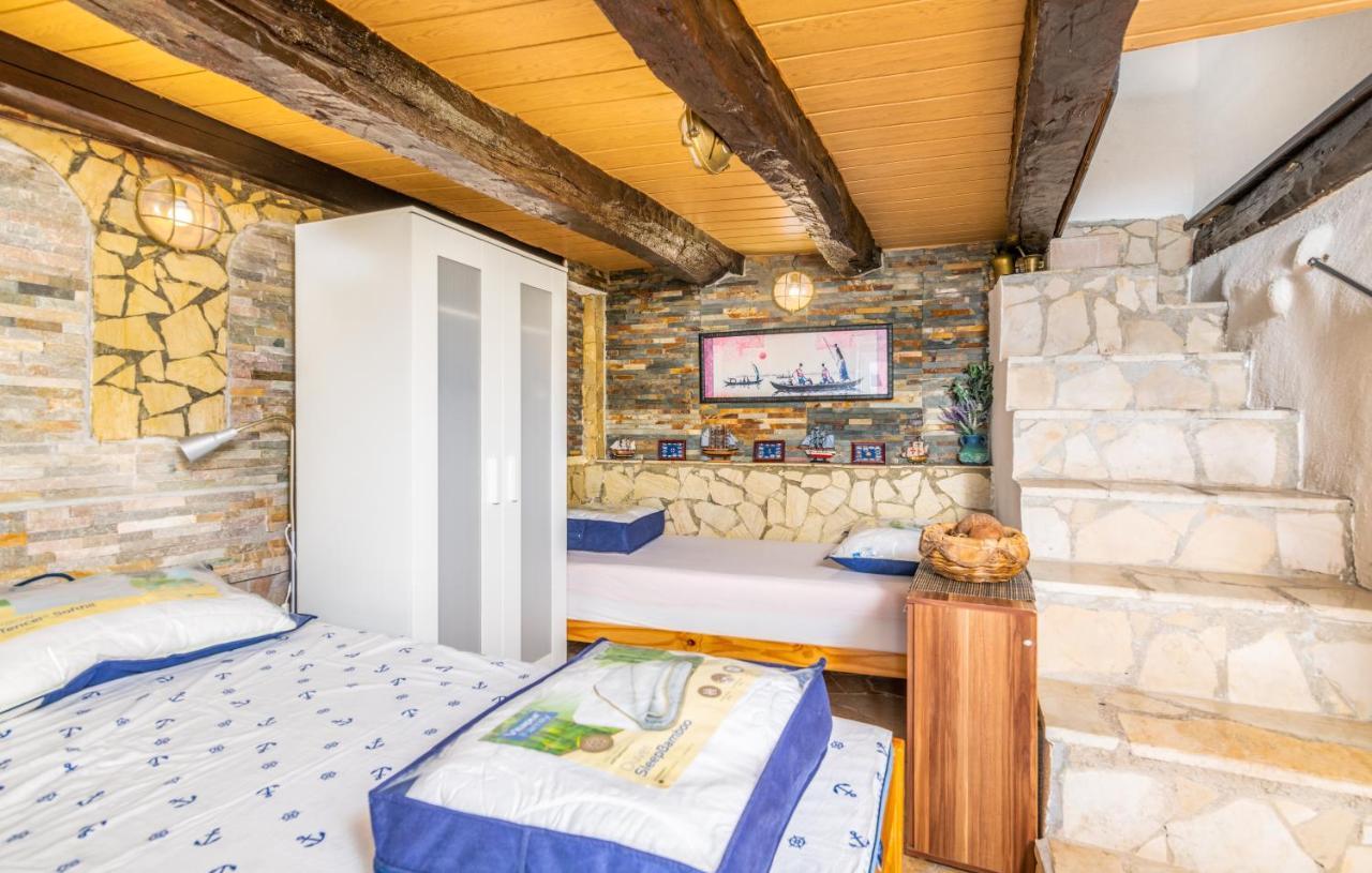 Appartement Stone House Knez à Vrbnik Extérieur photo